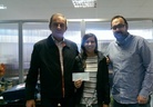  21-10-2016. Entrega del donativo a Asmapace. Vicente, Paula (de Asmapace) y David Mata (gerente del R Oviedo)