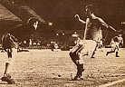 1973-Enero-27-A.MAdrid2-R.Oviedo1-Rodri para.Galán acosa.